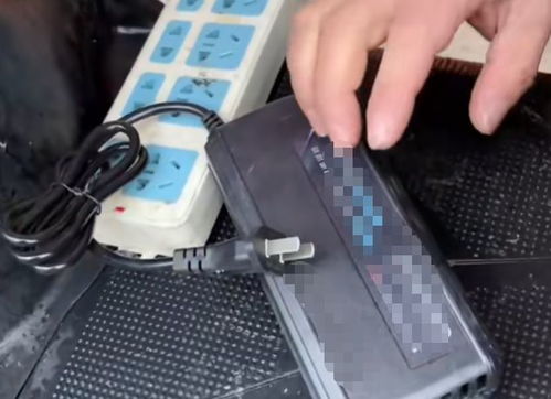 給電動(dòng)車充電，10個(gè)人9個(gè)錯(cuò)，難怪騎不遠(yuǎn)，電瓶不耐用